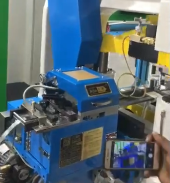 明勖沖床配久諧夾式送料機(jī)在印度展會(huì)沖壓現(xiàn)場