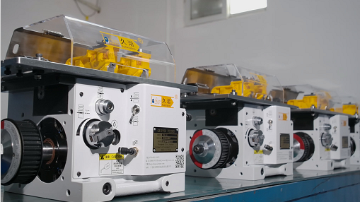 沖床送料機(jī)送料不準(zhǔn)或偏料怎樣解決？